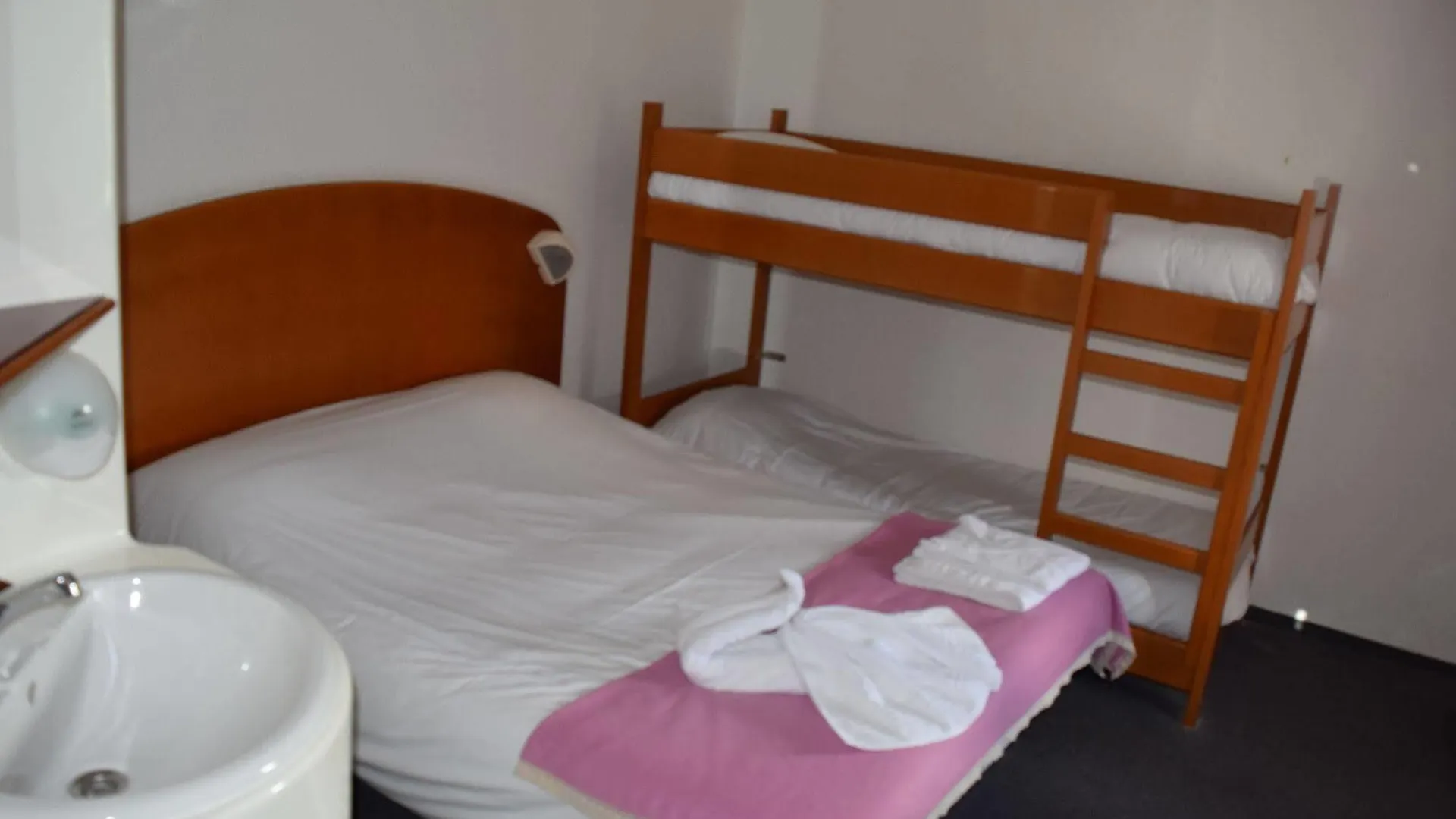 Quick Palace Saint Brieuc Tregueux 0*,
